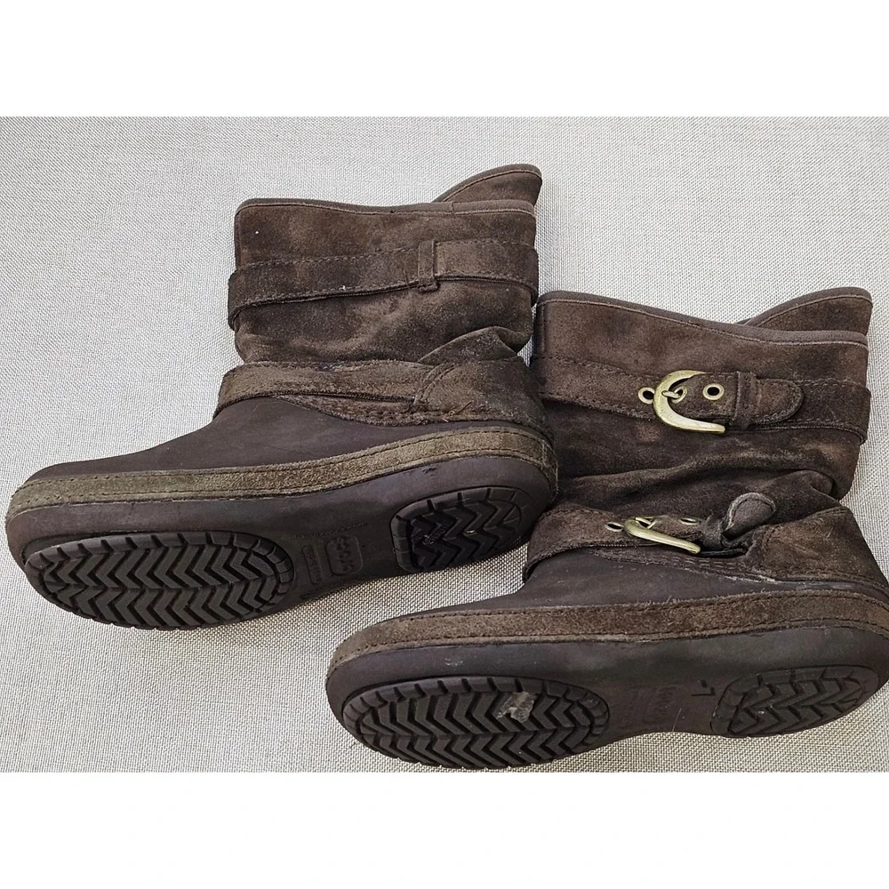 Crocs Berryessa Buckle Boot Womens 5 Brown Suede Rubber Mid Calf Plaid 12351